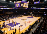 湖人队以低迷开局重返巅峰路漫漫