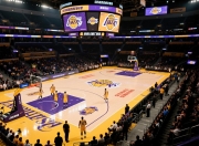 湖人队以低迷开局重返巅峰路漫漫