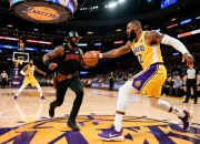 独行侠击败快船，霍林斯助攻绝杀制胜