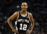 三冠功勋！马刺官方晒照祝布鲁斯-鲍文生日快乐