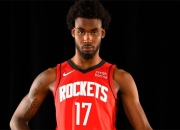 关于坐稳首发？火箭在过去18场伊森首发的比赛里17胜1负的信息